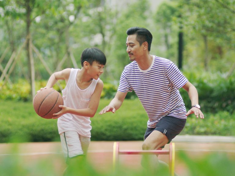 Cùng con giải tỏa áp lực sau thi cử: Hướng dẫn dành cho cha mẹ